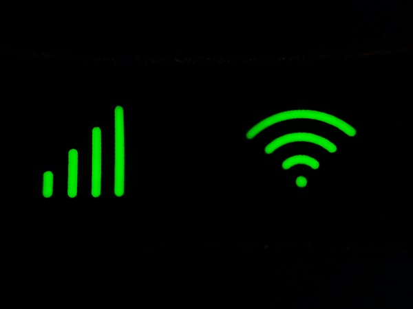 les astuces pour améliorer la portée de son réseau Wi-Fi à domicile